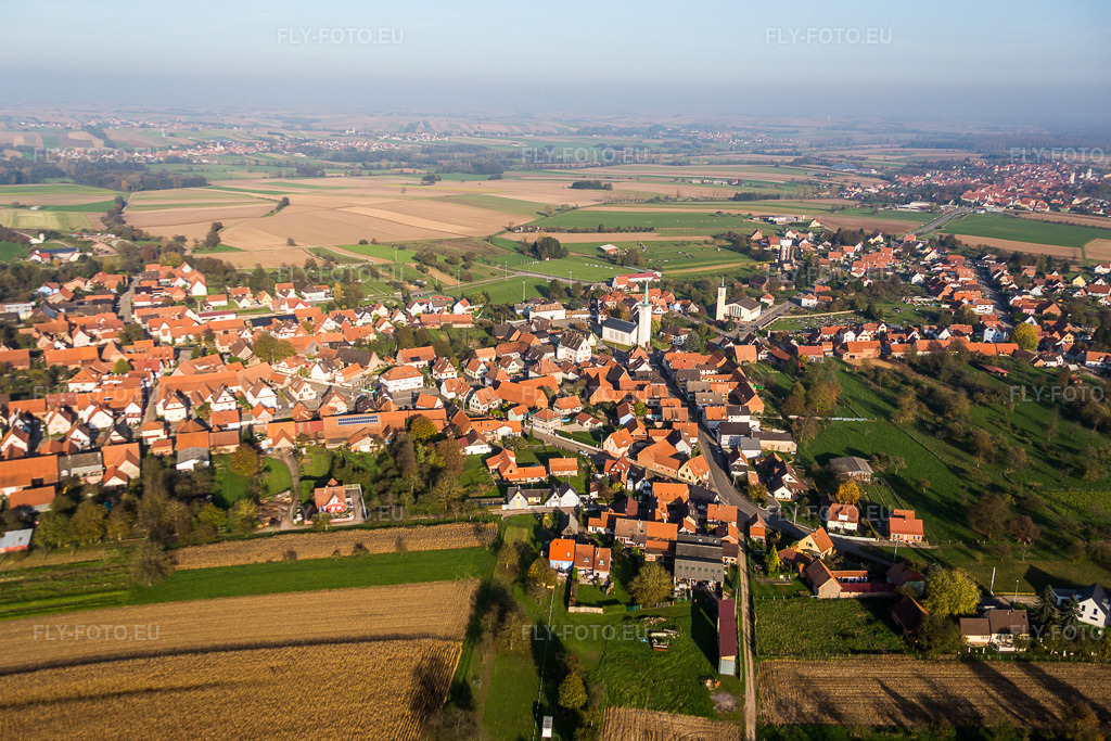 Vue aérienne: Champs agricoles et terres arables à Rittershoffen dans le département Bas Rhin, France. Photo: IMG_075612.jpg prise le 01/11/2014 par Werner Riehm/FLY-FOTO.eu – Résolution de l'original: 5318 x 3546 px