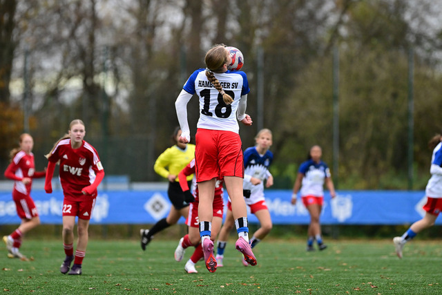 Fußball I Juniorinnen I Saison 2025-2026 I Regionalliga Nord I 7. Spieltag I Hamburger SV U17 - SpVg Aurich U17 I 01522 | Der Sportfotograf. - Realisiert mit Pictrs.com