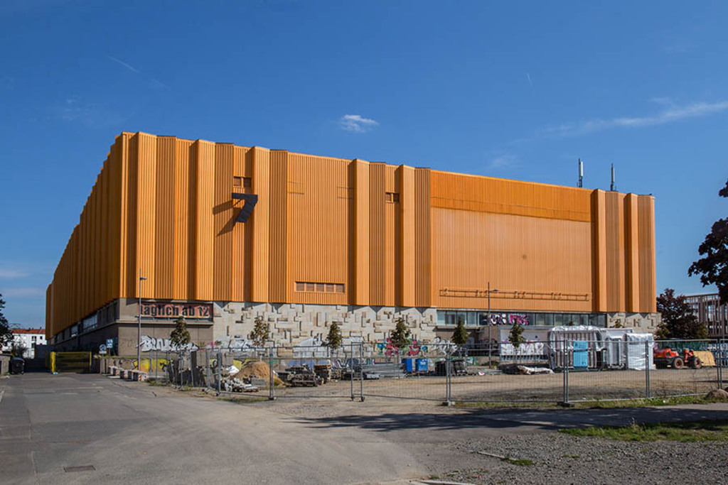 Alte Messe - Halle 7 | Entdecke über 20 Kategorien Leipzig-Motive: Foto-Downloads, hochwertige Poster, Leinwand- & Fine-Art-Prints. Jetzt Lieblingsfoto im Bildlexikon Leipzig Shop bestellen!