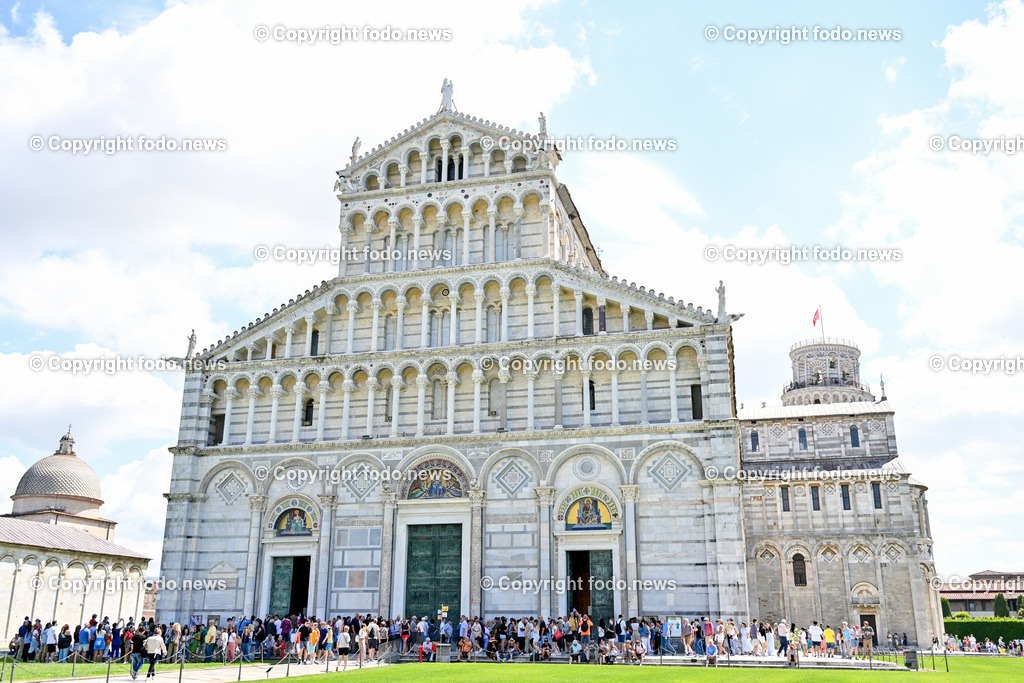 Italien_ Toscana_ Pisa_ 28.05.2024-60 | 28.05.2024, Italien, ITA, Toskana, Pisa im Bild Stadtansichten, Gebäude, Architektur, Touristen, Historisch, Souvenier, Turm, Dom, Piazza, schief


Pisa ist eine Stadt in Italien, gelegen in der Toskana am Arno. Wahrzeichen ist der als Schiefer Turm von Pisa bekannte Campanile des Doms auf der Piazza dei Miracoli im Norden des Stadtzentrums. 
Quelle: Wikipedia
