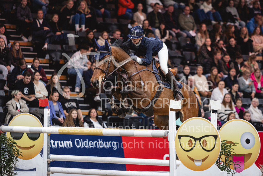 241103_Oldenburg_FinaleMittlereTour-222 | Deine schönsten Turniermomente als professionelle Fotos! Entdecke hochwertige Pferdesport-Fotografie im Online-Shop. Jetzt Fotos finden & bestellen!