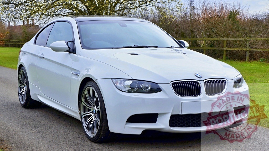 White BMW M3 E92 coupe parked outdoors | White BMW M3 E92 coupe showcasing performance and automotive luxury in a natural setting - Realisiert mit Pictrs.com