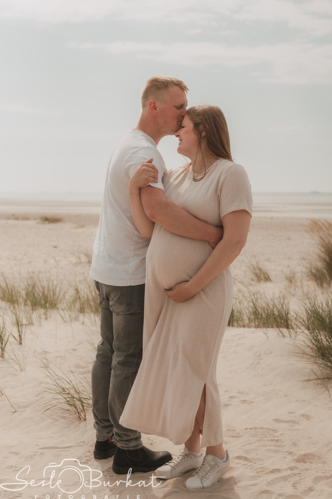 IMG_3421 | Authentische, natürliche und emotionale Fotoshootings auf der Nordseeinsel Föhr. Als Fotografin halte ich deine schönsten Momente in einzigartigen Neugeborenen-, Familien-, Paar- und Einzelshootings fest. Jetzt einen Termin vereinbaren!