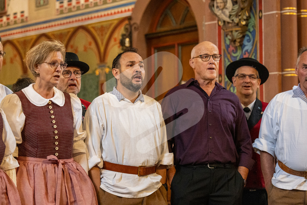 SKE100J_4575 | Die Schwinger des Schwyzer Kantonalen Schwingerverbandes: Fotos, die Dynamik und Leidenschaft festhalten, sowie emotionale Momente aus dem traditionellen Schwingsport zeigen. - Realisiert mit Pictrs.com