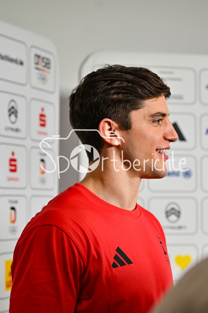 Einkleidung Team D Milano Cortina 2026 | Munich, GERMANY - 12. JANUARY: Kai WISSMANN (Spieler der Eisbären Berlin) bei der Einkleidung des Teams D am 12.01.2026 in der MTC world of fashion in München