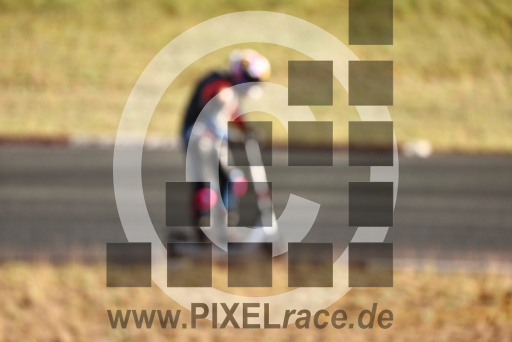 mopedrennen-20260514_12022 | Schöne Erinnerungen an spannende Momente - das festzuhalten ist unser Job. PIXELrace.de ist seit 2003 auf den Rennstrecken Europas unterwegs um die Action draußen beim Fahren und die wunderbare Stimmung imm Fahrerlager für euch einzufangen.