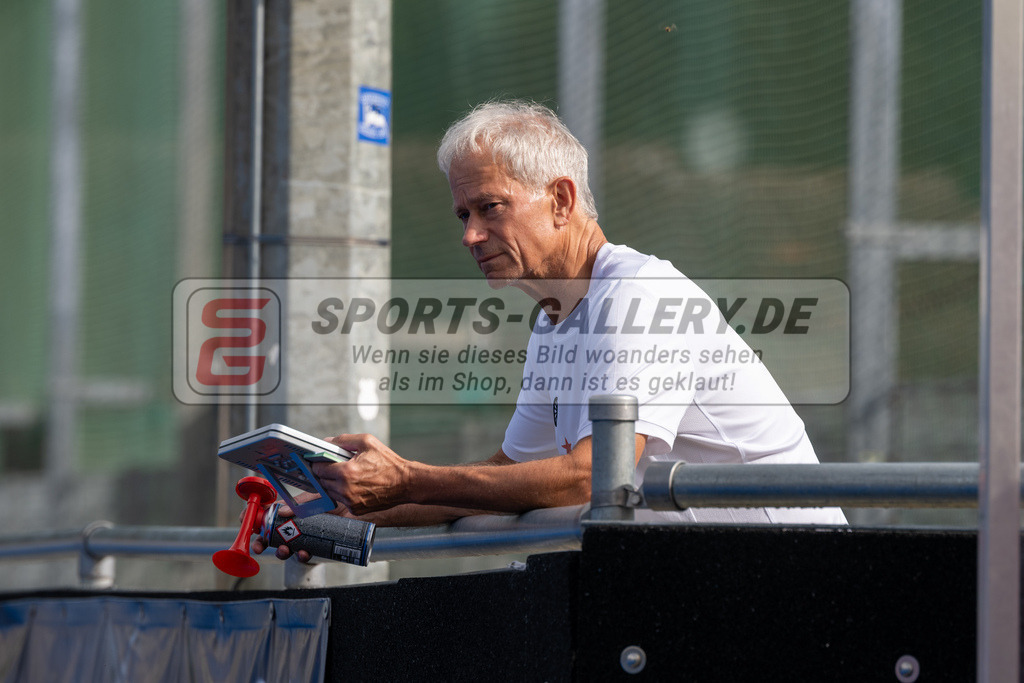 SFE_20240818_0038 | Krefeld, Deutschland, 18.08.2024:  European Cup for Recreational Hockey Players im KTHC Stadion Rot-Weiss Köln Tennis and Hockey Club am 18.08.2024 in Krefeld, Deutschland. (Foto von Stephan Fehrmann)Krefeld, Germany, 18.08.2024: European Cup for Recreational Hockey Players in KTHC Stadion Rot-Weiss Köln Tennis and Hockey Club at 18.08.2024 in Krefeld, Deutschland. (Foto from Stephan Fehrmann)
