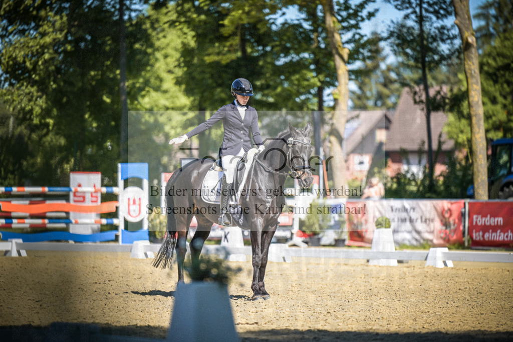 DOS_7328 | Entdecke hochwertige Reitturnierfotos von Foto Oger. Professionell, emotional und authentisch – jetzt Lieblingsmomente im Shop bestellen.Deutschlandweite Turnierfotografie. - Realisiert mit Pictrs.com