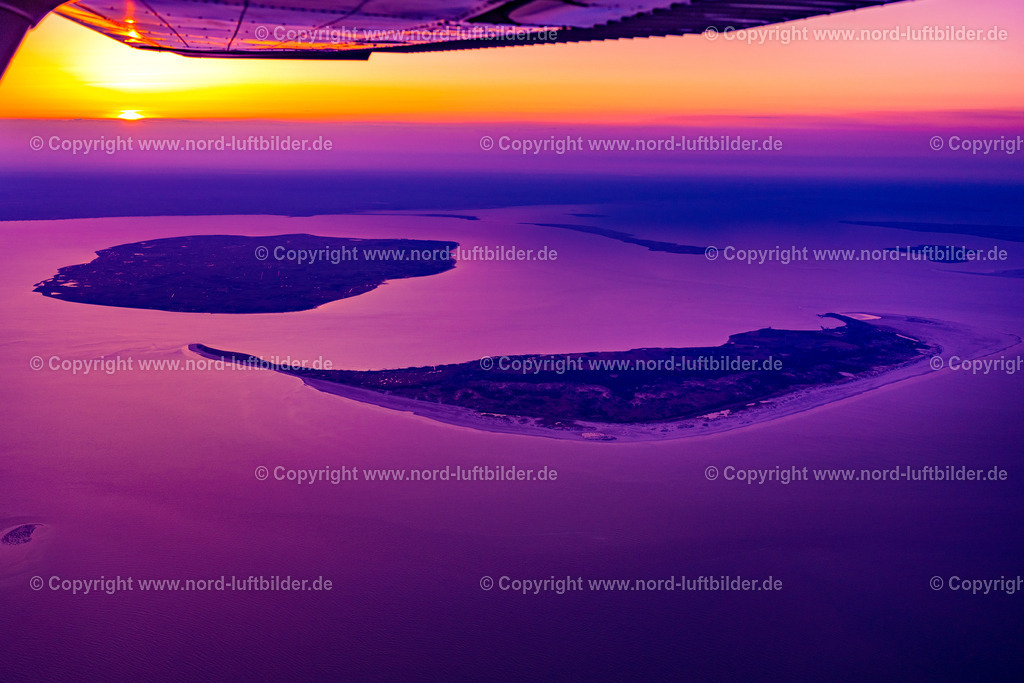 Amrum_Föhr_ELS_1652170421 | AMRUM 17.04.2021 Küstenbereich der nordfriesischen Nordsee-Insel Amrum im Sonnenaufgang im Bundesland Schleswig-Holstein, Deutschland. // Coastal area of a??a??the North Frisian North Sea island Amrum in sunrise in the state Schleswig-Holstein, Germany. Foto: Martin Elsen