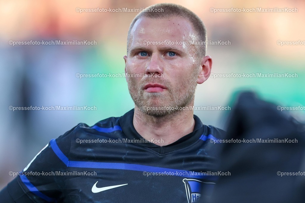 SCP09052502338 | 09.05.2025, Fußball, Preußen Münster - Hertha BSC, 2. Fußball Bundesliga, 33. Spieltag, Preußenstadion, Saison 2024 2025: Jon Dagur Thorsteinsson (Hertha BSC #24) DFB regulations prohibit any use of photographs as image sequences and or quasi-video.