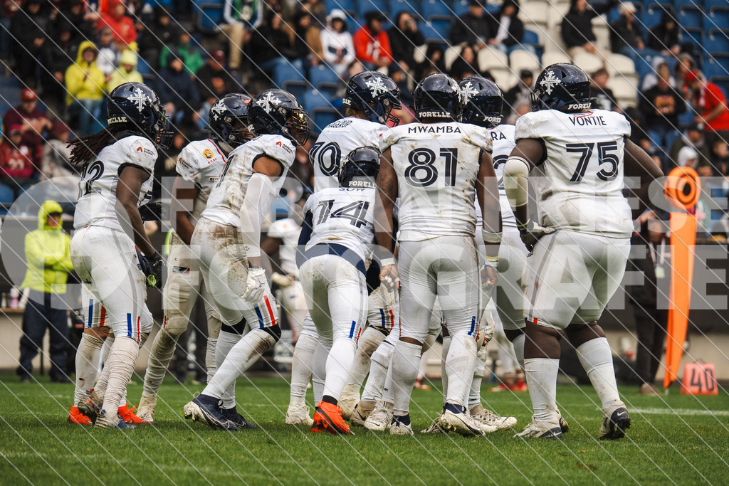 GER Rhein Fire vs. Paris Musketeers, Football, European League of Football, Spieltag 4, Saison 2025, 08.06.2025 | GER Rhein Fire vs. Paris Musketeers, Football, European League of Football, Spieltag 4, Saison 2025, 08.06.2025Foto: Fabian Friese - Realisiert mit Pictrs.com