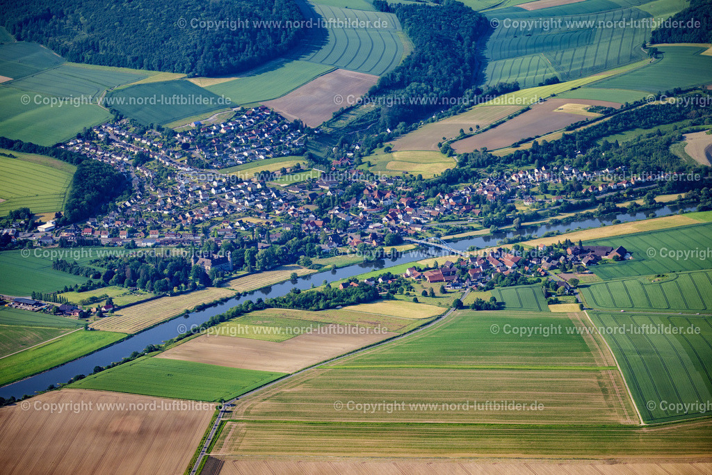 Hehlen_Daspe_Weser_ELS_0448050623 | HEHLEN 05.06.2023 Dorfkern an den Fluß- Uferbereichen der Weser im Ortsteil Daspe in Hehlen im Bundesland Niedersachsen, Deutschland. // Village on the river bank areas of the Weser river in the district Daspe in Hehlen in the state Lower Saxony, Germany. Foto: Martin Elsen