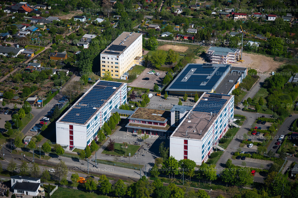4026322 | ERFURT 07.05.2020 Schulgelände und Gebäudekomplex der Staatlich Berufsbildenden Schule " Walter-Gropius-Schule " im Stadtteil Brühlervorstadt im Ortsteil Brühlervorstadt in Erfurt im Bundesland Thüringen. Weiterführende Informationen bei: Walter-Gropius-Schule Erfurt. // School grounds and buildings of the " Walter Gropius School " in the Bruehlervorstadt part of Erfurt in the state of Thuringia. Further information at: Walter-Gropius-Schule Erfurt. Foto: Gerhard Launer