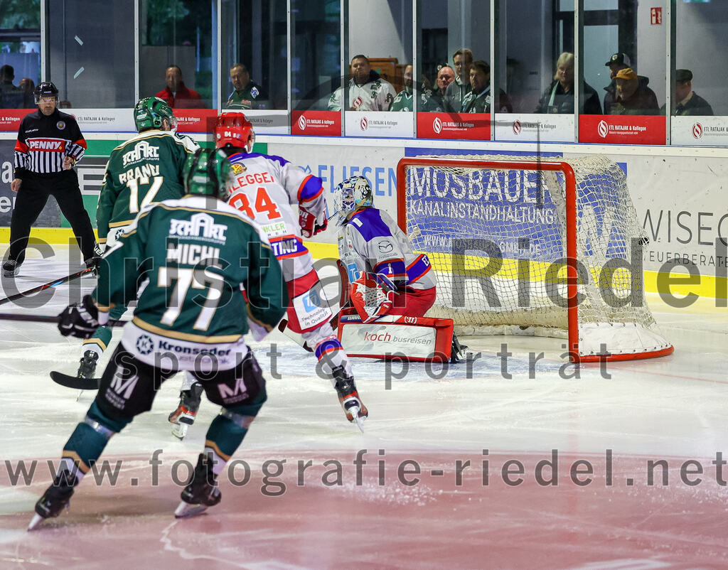 2025-09-14_080_TSV_Erding_gegen_EC_Peiting | Erding, Deutschland, 14.09.2025:Eishockey, Oberliga Süd 2025 / 2026, Testspiel, TSV Erding gegen EC Peiting, Endergebnis: 2:3Foto: Christian Riedel / fotografie-riedel.net