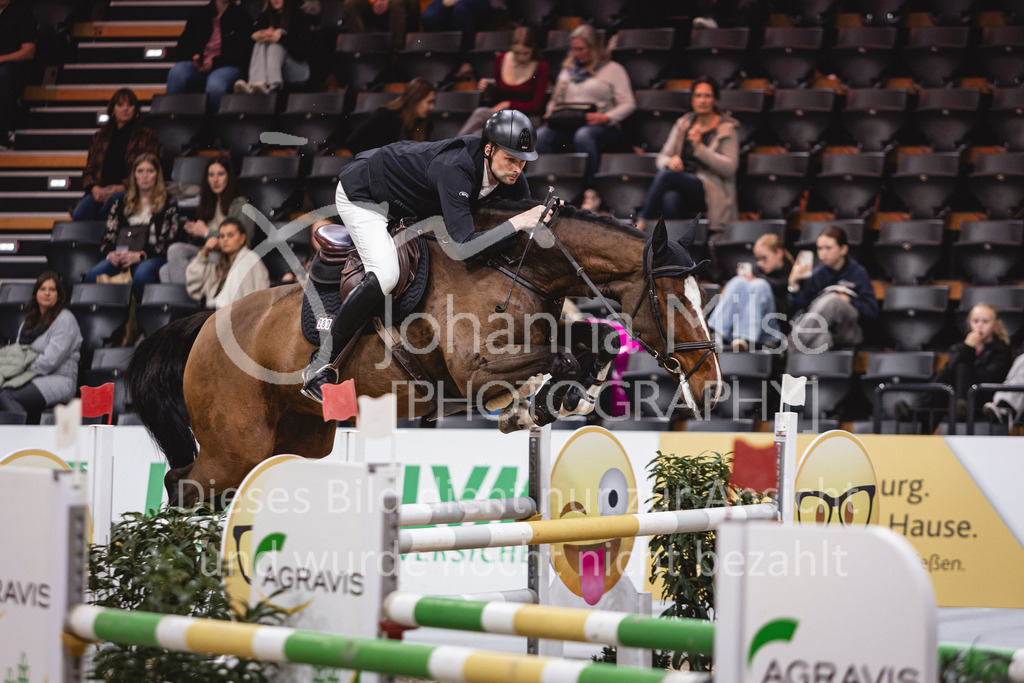 241102_Oldenburg_FinaleWaldbach-152 | Deine schönsten Turniermomente als professionelle Fotos! Entdecke hochwertige Pferdesport-Fotografie im Online-Shop. Jetzt Fotos finden & bestellen!