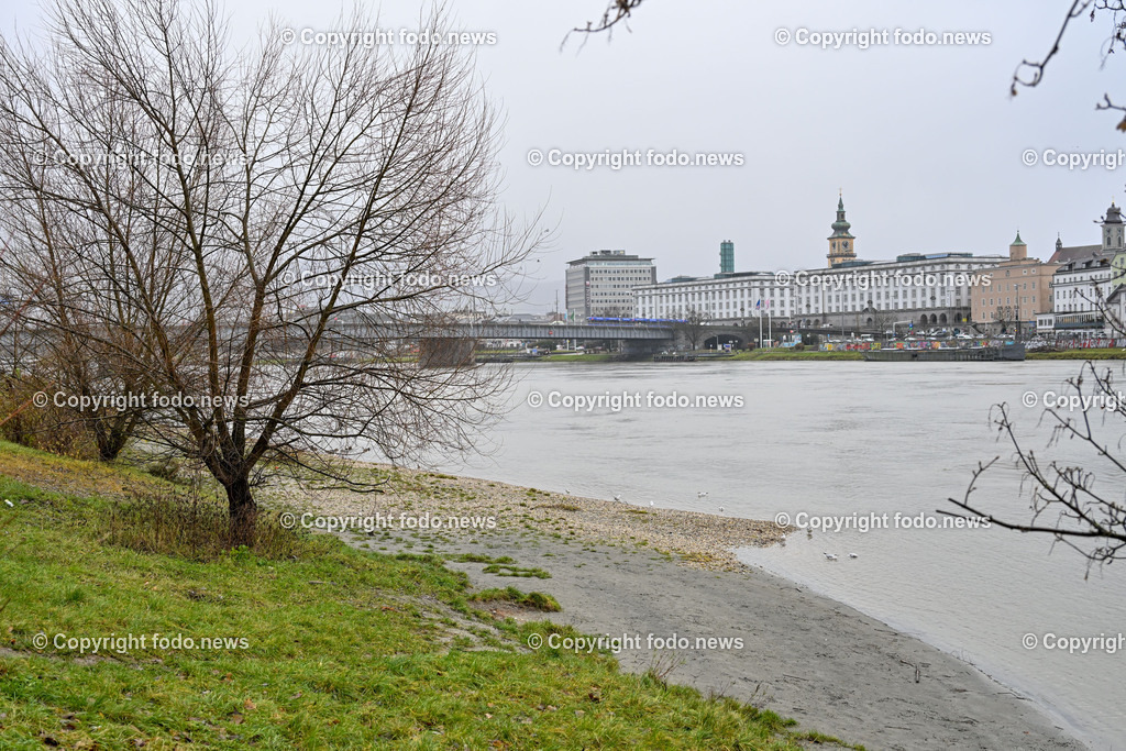 Linz_ Urfahr_ Hochwasserschutz_ 22.12.2023-2 | 22.12.2023, Linz, AUT, Urfahr, Hochwasser, im Bild Vorbereitung Hochwasserschutz Donaulaende Linz Urfahr, Donaustrand