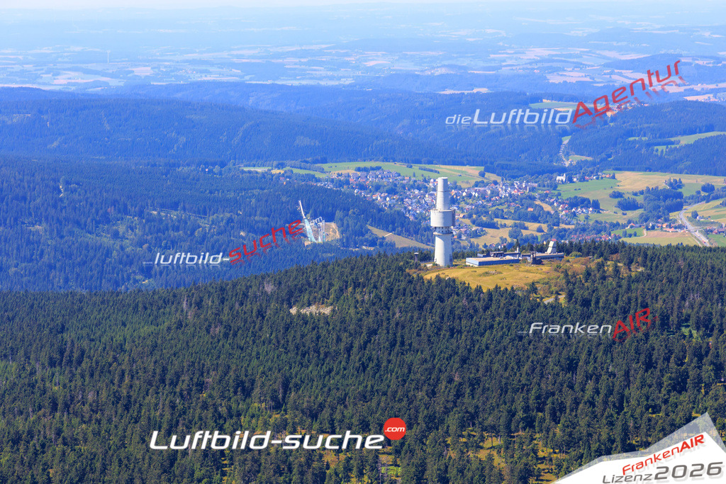 Die Luftaufnahme Schneeberg-ochsenkopf - Fichtelgebirge wurde vom UL-Flugzeug (keine Drohne) aus fotografiert.Hohe Druck- Auflösung-die Geschenkidee!