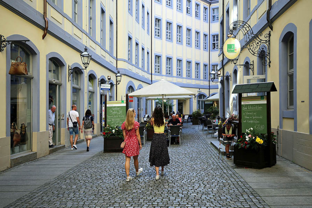 Foto: Leipzig - Barthels Hof | Das Team hinter BILDLEXIKON LEIPZIG bündelt historische wie aktuelle Informationen über die Stadt Leipzig in Text und Bild auf einer Plattform und stellt diese der interessierten Öffentlichkeit zur Verfügung.