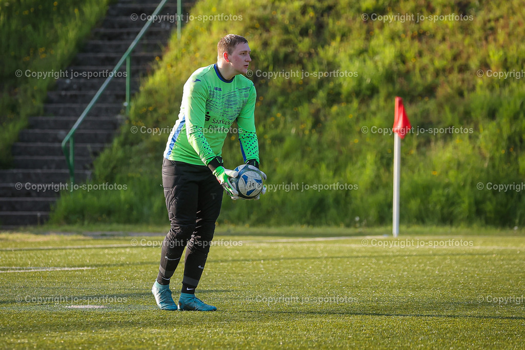 BQ3I2215 | 02.05.2023; Kreisliga C2 Dillenburg; Kunstrasenplatz Oberscheld; SV Oberscheld II - SG Ambach II; Ergebnis 3:4 (0:2)