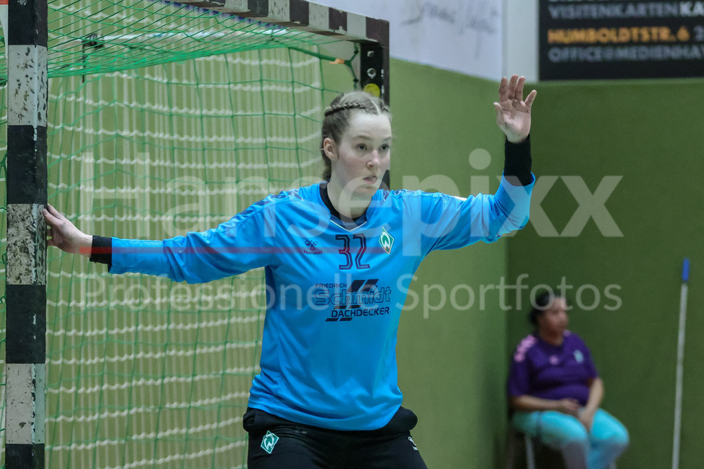 Handball, 2. Bundesliga Frauen, SV Werder Bremen - Bergischer HC | v.li.: Wioleta Pajak (Torhüterin, Torwart, SV Werder Bremen, 32)