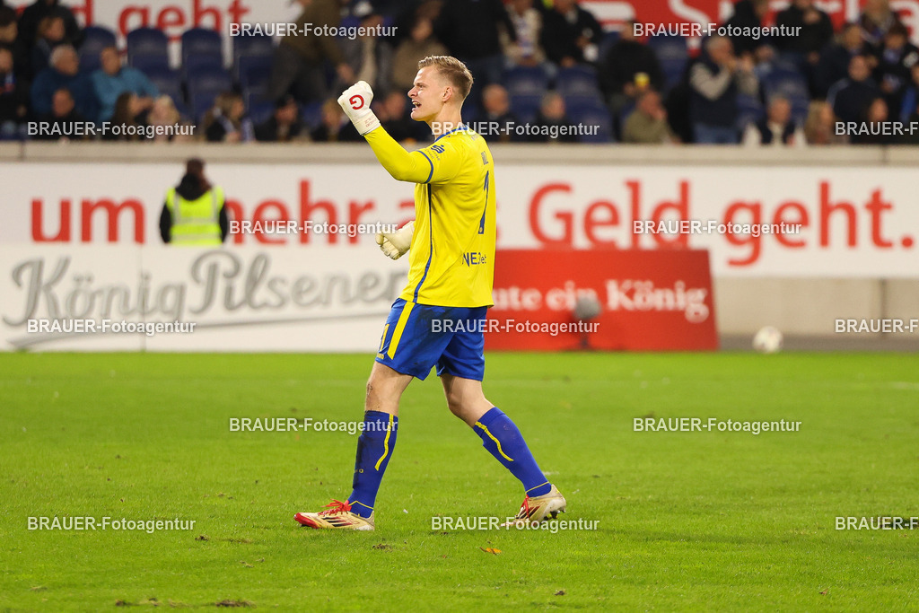 MSV Duisburg - Rot-Weiss Essen  | Duisburg, Deutschland, 26.10.2025 Jakob Golz  (Rot-Weiss Essen) jubelt nach dem Tor zum 1:1 während des 3.Liga Spiels zwischen MSV Duisburg und Rot-Weiss Essen in der Schauinsland-Reisen-Arena am 26.10.2025 in Duisburg (Foto von Timo Bluhmki-Schmidt/ Brauer Fotoagentur