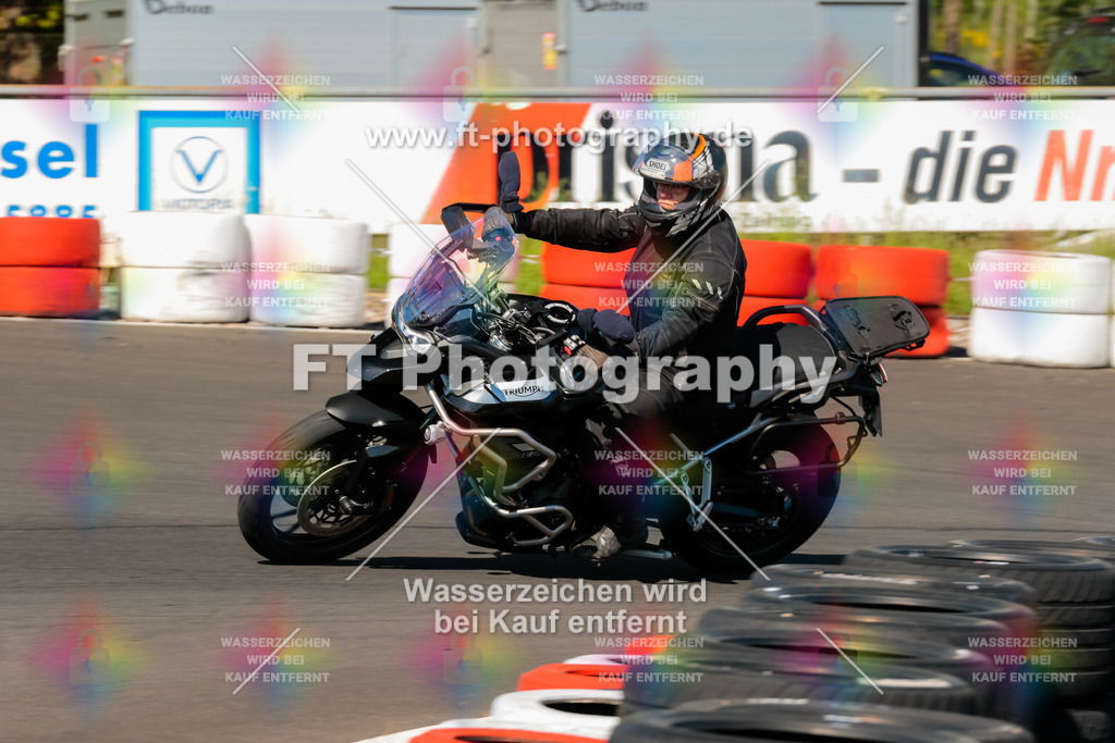 Moto-TeamOBK-21409 | Hier findet Ihr Bilder von Touristenfahrten auf der Nürburgring Nordschleife oder von anderen Veranstaltungen die ich besucht habe. Viel Spass beim Durch Schauen 