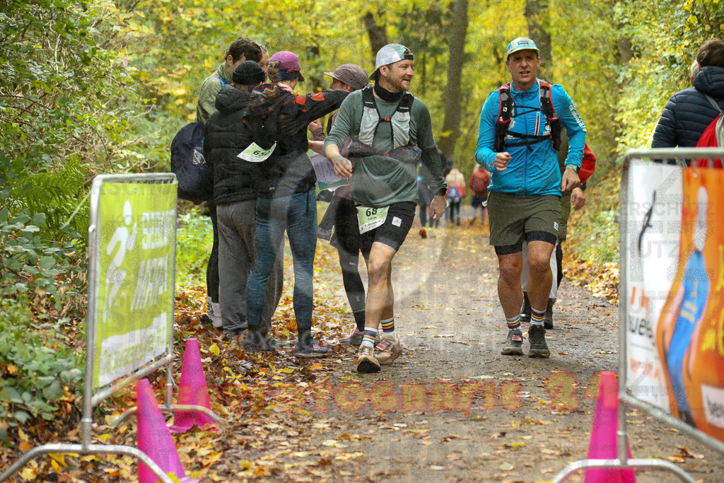 251026_1342_EX1_3891 | Sportfotografie im Rhein-Sieg Kreis, Köln, Bonn, NRW, Rheinland Pfalz, Hessen, etc. Unser Tätigkeitsfeld umfasst den Laufsport vom Volkslauf über den Marathon, Duathlon, Triathon bis zum Ultralauf wie Kölnpfad Ultra oder Schindertrail.