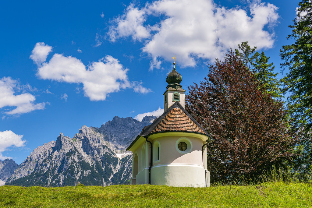 Die Kapelle Maria Königin am Lautersee bei Mittenwald | Die Kapelle Maria Königin am Lautersee bei Mittenwald.