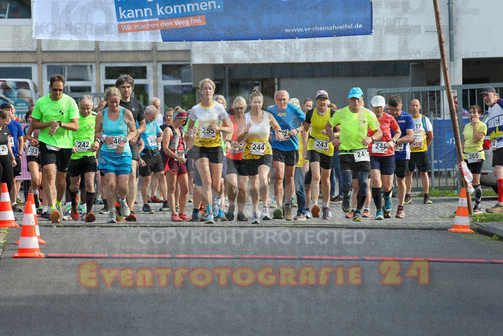 250801_1811_EX1_6476 | Sportfotografie im Rhein-Sieg Kreis, Köln, Bonn, NRW, Rheinland Pfalz, Hessen, etc. Unser Tätigkeitsfeld umfasst den Laufsport vom Volkslauf über den Marathon, Duathlon, Triathon bis zum Ultralauf wie Kölnpfad Ultra oder Schindertrail.