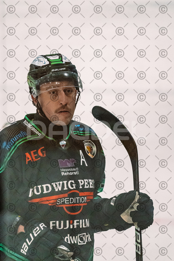 Alligators_vs_Erding_12_12_2025-073 | Höchstadt Alligators Fotogalerie: Eishockey-Action aus Franken. Professionelle Spielfotos, Portraits & Stadionbilder zum Download. Jetzt entdecken! - Realisiert mit Pictrs.com