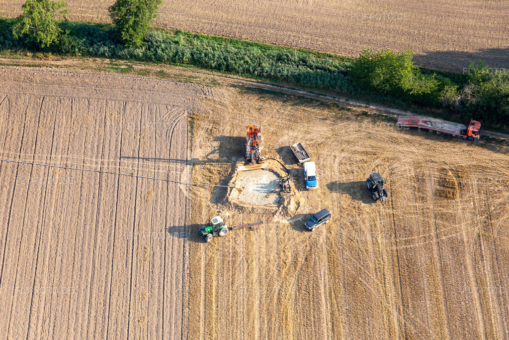 Luftbild: Brunnenbau am Erlenbach in Kandel im Bundesland Rheinland-Pfalz in Deutschland. Foto: IMG_122145.jpg vom 11.08.2020 durch Werner Riehm/FLY-FOTO.de