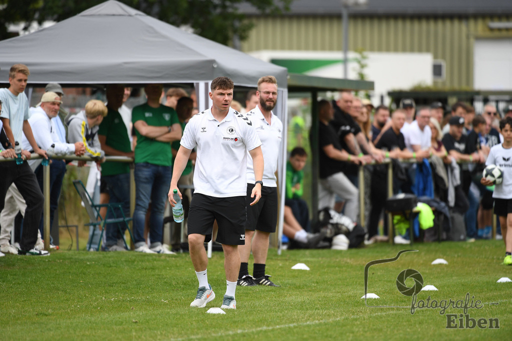 Sport-Duwe Cup | Sport-Duwe Cup Oldenburg; TuS Eversten (mint)-VFL Oldenburg (rot) am 05.07.2025 in Oldenburg (Sportanlage TuS Eversten), Photo: Philip Eiben 2025 - Realisiert mit Pictrs.com