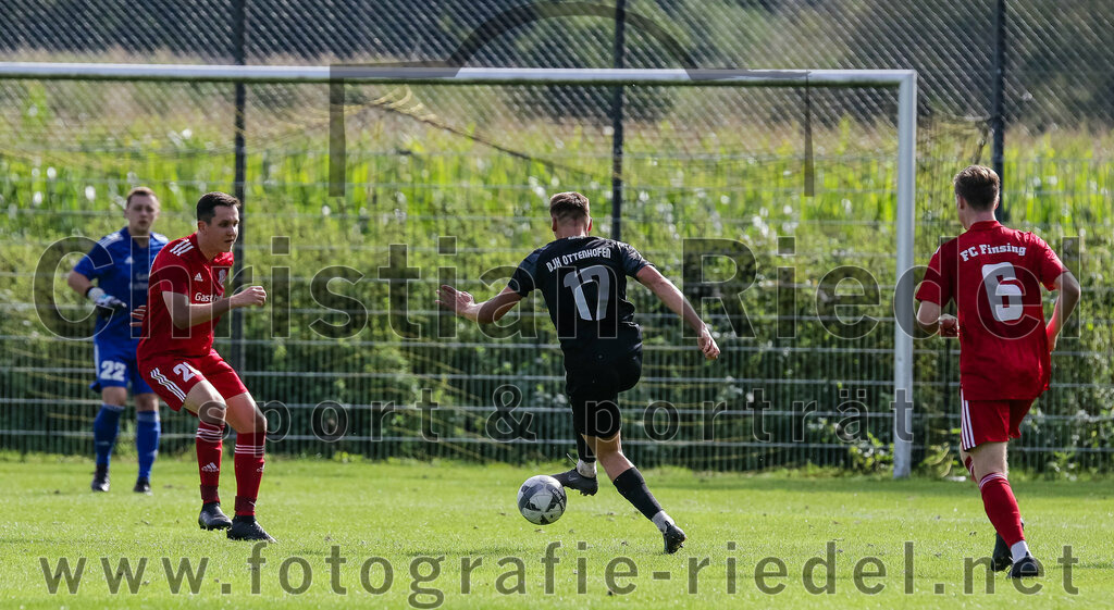 2023-09-17_020_DJK_Ottenhofen_gegen_FC_Finsing_II | Ottenhofen, Deutschland, 17.09.2023:
Fußball, Kreisklasse 2023 / 2024, 7. Spieltag, DJK Ottenhofen gegen FC Finsing II, Endergebnis: 3:0

Manuel Hierstetter (FC Finsing, #20), Maximilian Lechner (DJK Ottenhofen, #17), Maximilian Eberhardtg (FC Finsing, #6)

Foto: Christian Riedel / fotografie-riedel.net