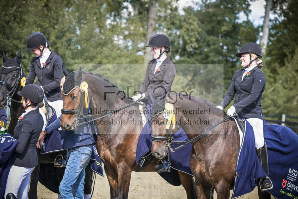 DOS_0045 | Entdecke hochwertige Reitturnierfotos von Foto Oger. Professionell, emotional und authentisch – jetzt Lieblingsmomente im Shop bestellen.Deutschlandweite Turnierfotografie. - Realisiert mit Pictrs.com