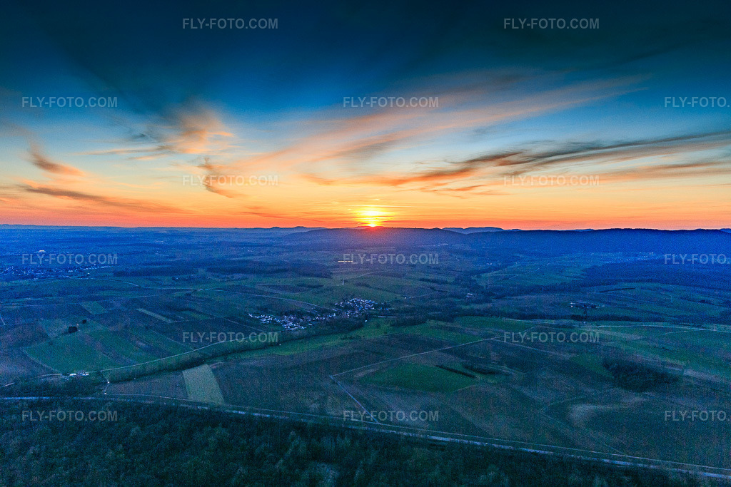 Aerial view: Sunset over the Northern Vosges Mountains in Ingolsheim in the state Bas-Rhin, France. – Photo: IMG_105022.jpg taken on 03/21/2018 by Werner Riehm/FLY-FOTO.com – Resolution of the original: 5472 x 3648 px