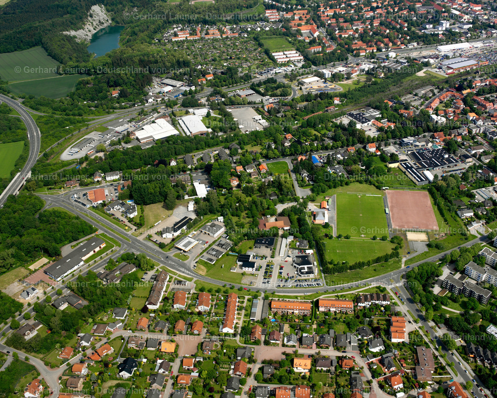 2638044 | BAD Salzgitter 09.06.2006 Wohngebiet der Mehrfamilienhaussiedlung  in Bad im Bundesland Niedersachsen, Deutschland // Residential area of the multi-family house settlement  in Bad in the state Lower Saxony, Germany Foto: Gerhard Launer