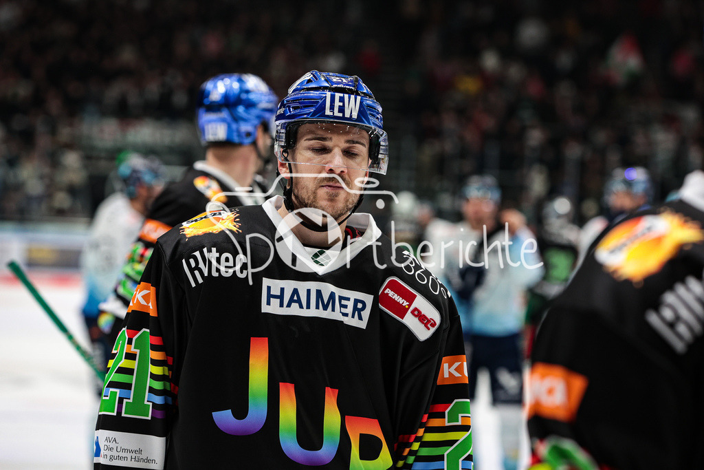 Augsburger Panther - ERC Ingolstadt | David STIELER (AEV #21) enttaeuscht nach der Partie