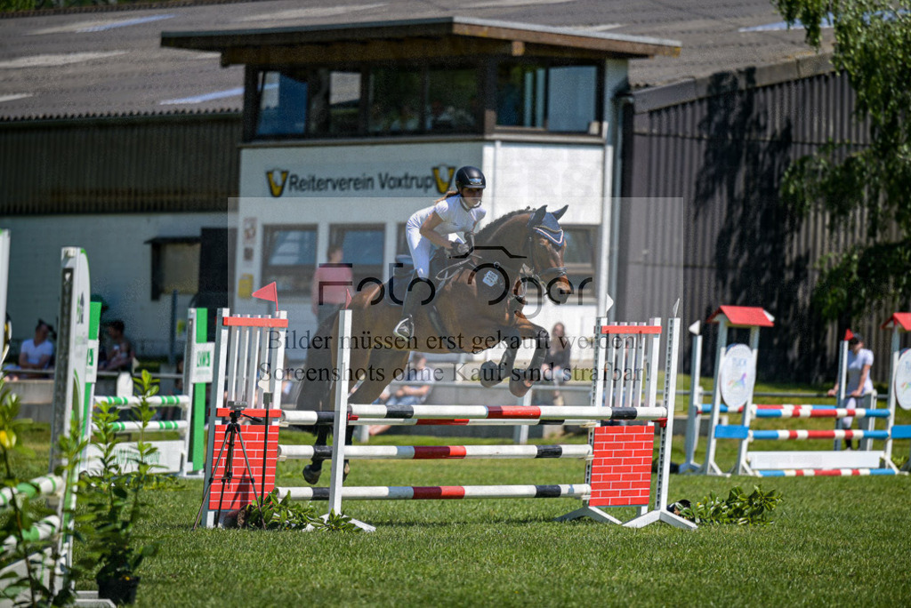 Reitturnier Voxtrup | Entdecke hochwertige Reitturnierfotos von Foto Oger. Professionell, emotional und authentisch – jetzt Lieblingsmomente im Shop bestellen.Deutschlandweite Turnierfotografie. - Realisiert mit Pictrs.com