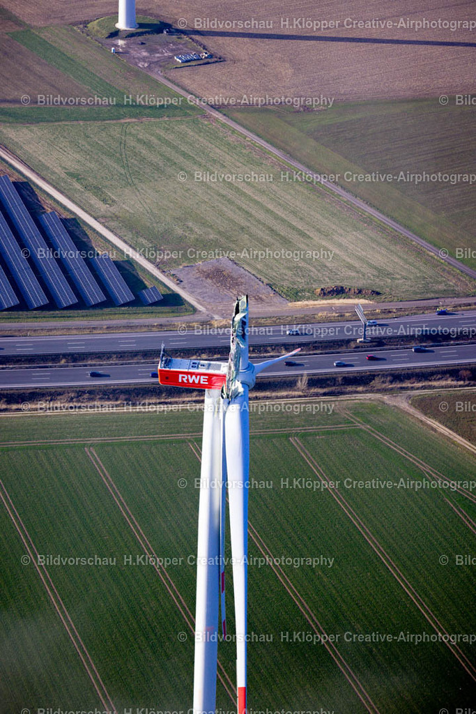 Luftbild Bedburg-8887 | Luftbildfotografie Flügelbruch einer WEA Windkraftanlage in Bedburg im Bundesland Nordrhein-Westfalen, Deutschland - Realized with Pictrs.com