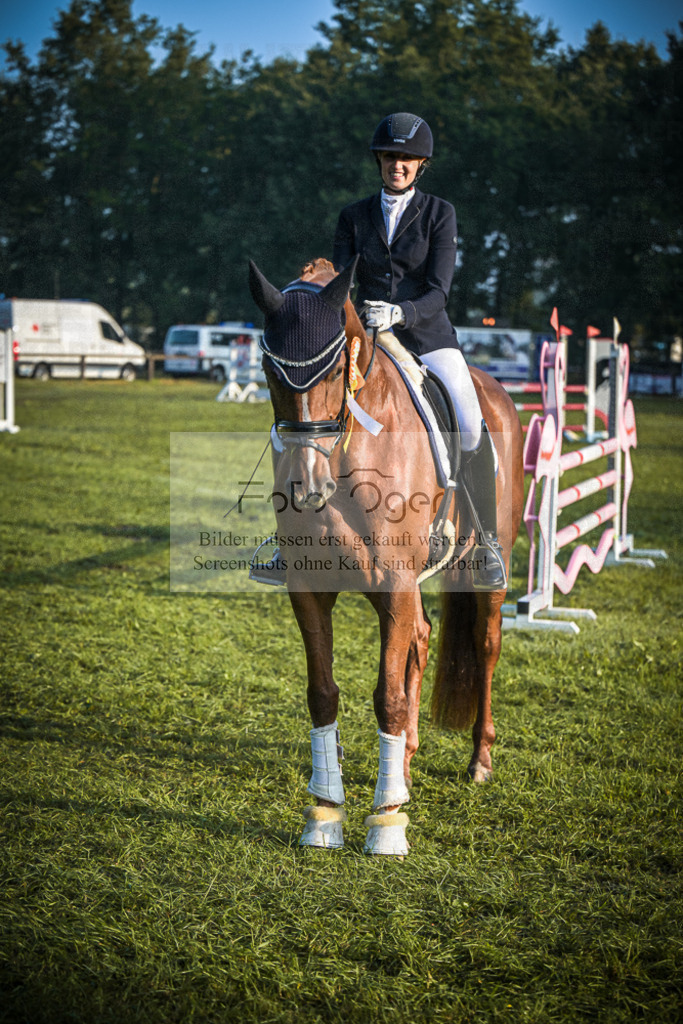 DOS_0024 | Entdecke hochwertige Reitturnierfotos von Foto Oger. Professionell, emotional und authentisch – jetzt Lieblingsmomente im Shop bestellen.Deutschlandweite Turnierfotografie. - Realisiert mit Pictrs.com