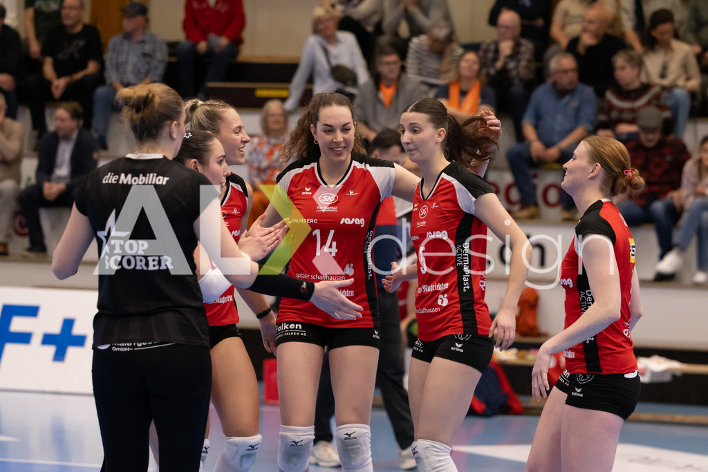 Volleyball I Frauen I Saison 2025-2026 I Volleyball NLA | Women I 1/2 Finals I  VC Kanti Schaffhausen - Sm'Aesch Pfeffingen I 07.03.2026 | VC Kanti Schaffhausen Spielerinnenkreis - Realisiert mit Pictrs.com