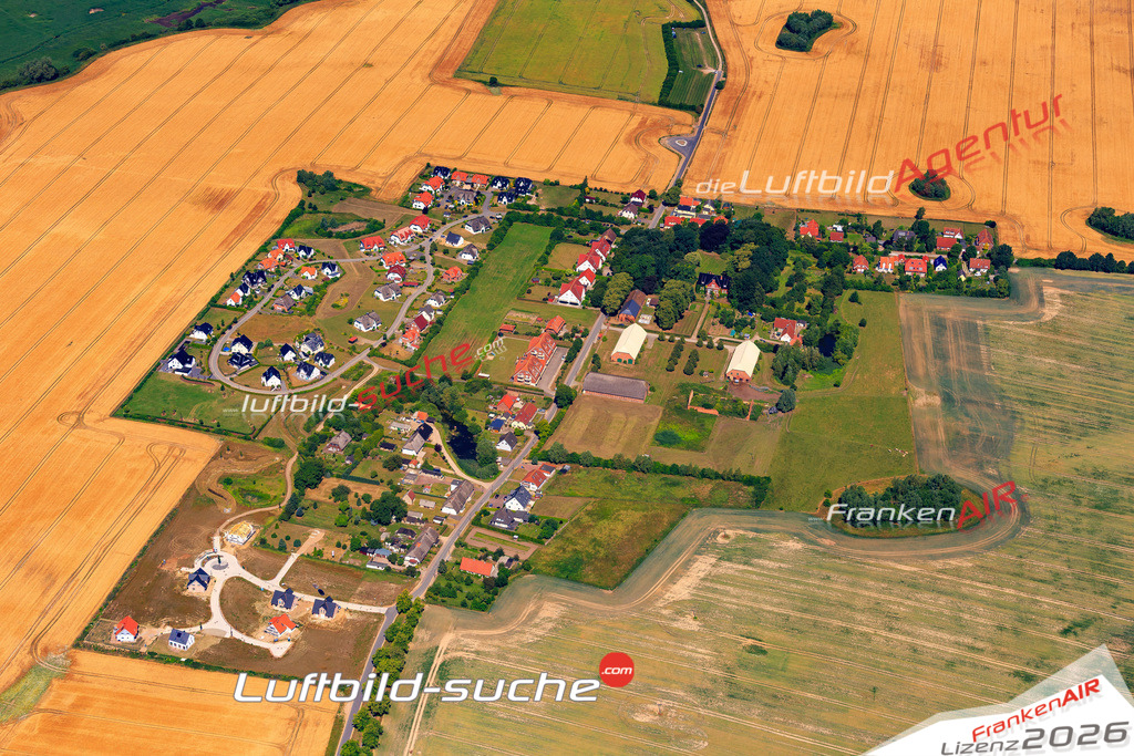 Die Luftbildaufnahme Barendorf - Dassow wurde 2018 mittels Flugzeug (keine Drohne) erstellt. Perfekte Schärfe und Druck- Auflösung- Garantiert!