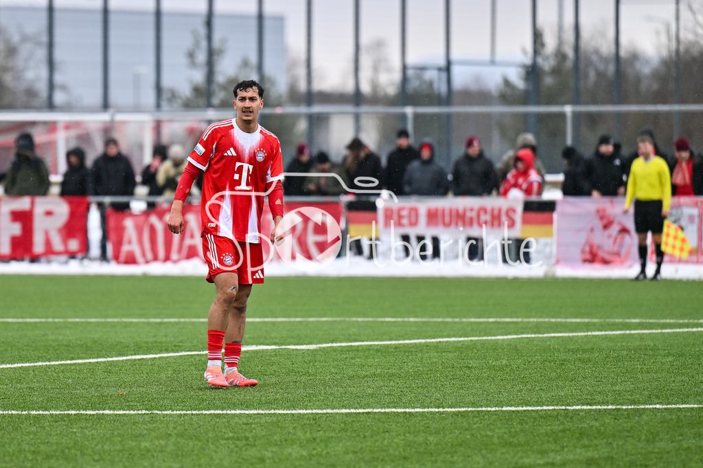 FC Bayern Amateure - SGV Freiberg Fussball | MUNICH, GERMANY - 29. JANUARY: im Bild Mudaser SADAT (FC Bayern München 20) während dem Testspiel zwischen den Amateuren des FC Bayern und dem SGV Freiberg Fussball am FC Bayern Campus