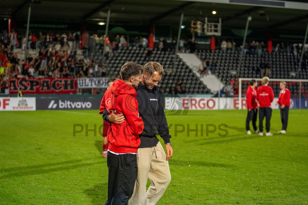 SG Sonnenhof Großaspach vs. Arminia Bielefeld, Fussball, DFB-Pokal, 1. Runde, 22.08.2026 | Volkan Celiktas (SG Sonnenhof Großaspach, #05) und Michael Ferber (Vorstand Sport, SG Sonnenhof Großaspach),,SG Sonnenhof Großaspach vs. Arminia Bielefeld, Fussball, DFB-Pokal, 1. Runde, 22.08.2026,DFB regulations prohibit any use of photographs as image sequences and/or quasi-video