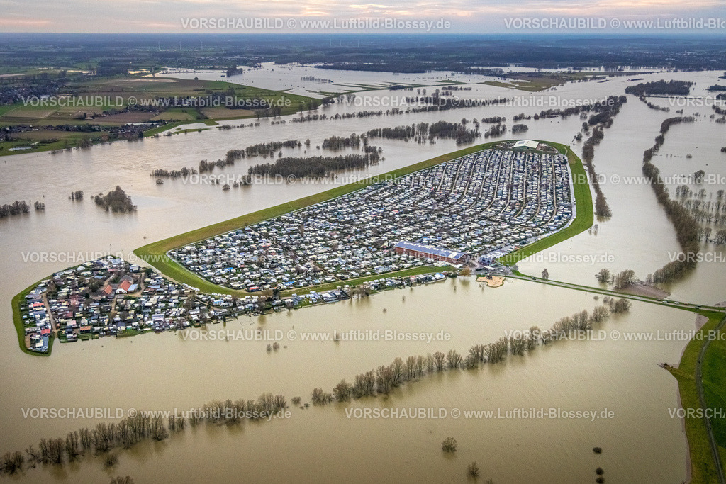 Wesel231203845 | Luftbild vom Weihnachtshochwasser 2023 am Rhein, der Rhein tritt nach starken Regenfällen über die Ufer,  Feldmark, Wesel, Ruhrgebiet, Niederrhein, Nordrhein-Westfalen, Deutschland