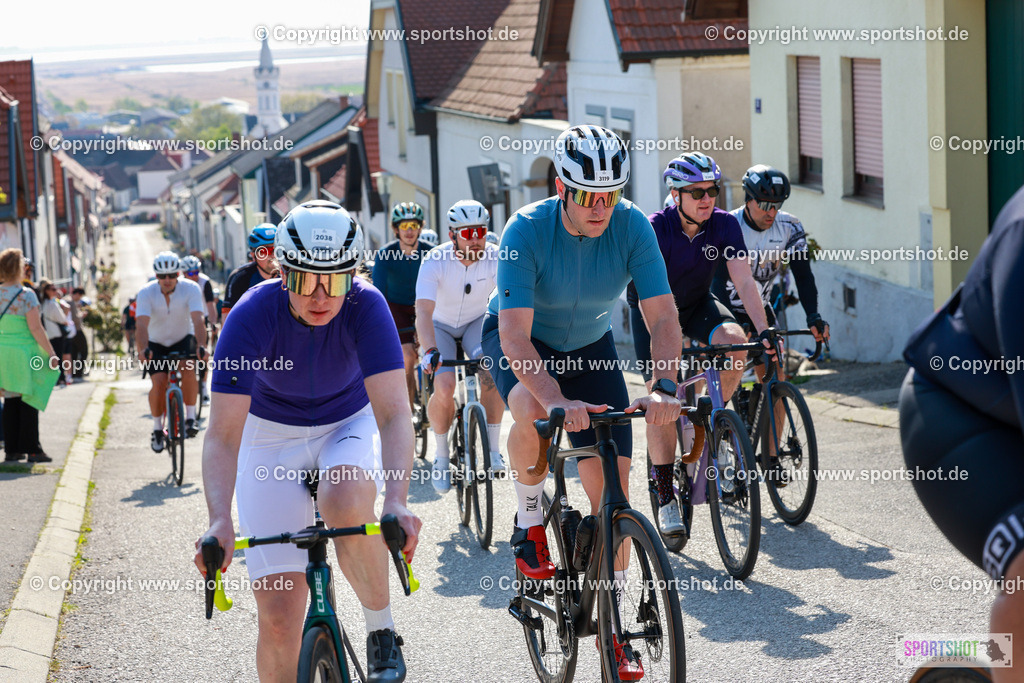 440_AR6_8884 | Neusiedlersee Radmarathon 2026@sportshot_your_pictrs #yourpictures#roadtowm2029 #nrm #neusiedlerseeradmarathon #neusiedlersee #neusiedlerseetourismus #burgenland #mörbisch #nrm26 #burgenlandtourismus #voglundco #poweredbyburgenlandtourismus #radsport #rad #marathon #ucigranfondo #visitburgenland #ucigranfondoworldseries