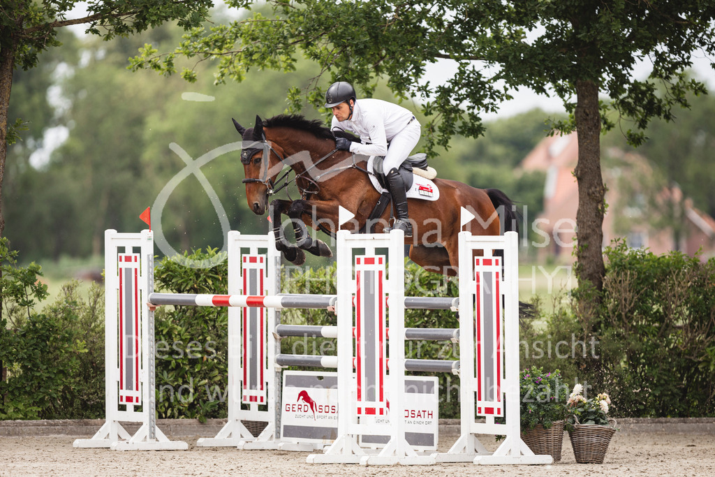 250622_Lemwerder_M2-SprmstAnf-828 | Deine schönsten Turniermomente als professionelle Fotos! Entdecke hochwertige Pferdesport-Fotografie im Online-Shop. Jetzt Fotos finden & bestellen!