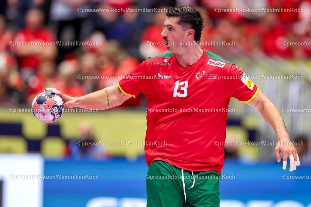 EHF16012601043 | 16.01.2026, Handball, Men's EHF EURO 2026, Portugal - Rumänien, Jyske Bank Boxen in Herning, Dänemark, Preliminary Round:  Rocha Nogueira (Portugal #13) 
