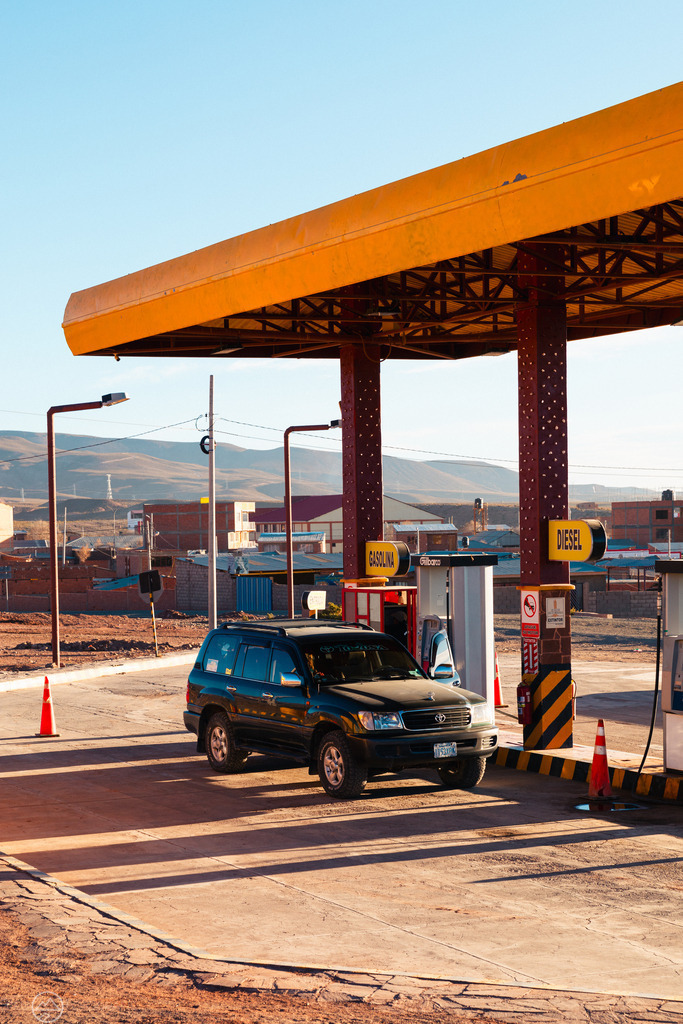 Tankstelle Uyuni | Format 3 zu 2 - Realized with Pictrs.com