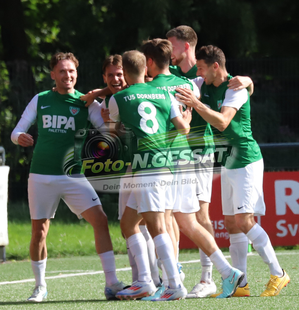 FC RW Kirchlengern - TuS Dornberg | Auf dem Bild zu sehen: grün TuS Dornberg: Jubel FC RW Kirchlengern, TuS Dornberg, Saison 25/26, Landesliga, Kirchlengern, Deutschland - Realisiert mit Pictrs.com